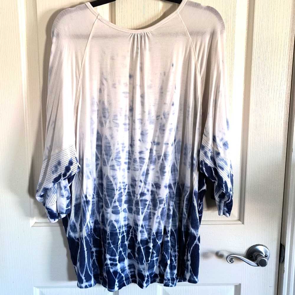 XCVI Top EUC Flowy Ombre Blue & White 2X - Picture 2 of 5